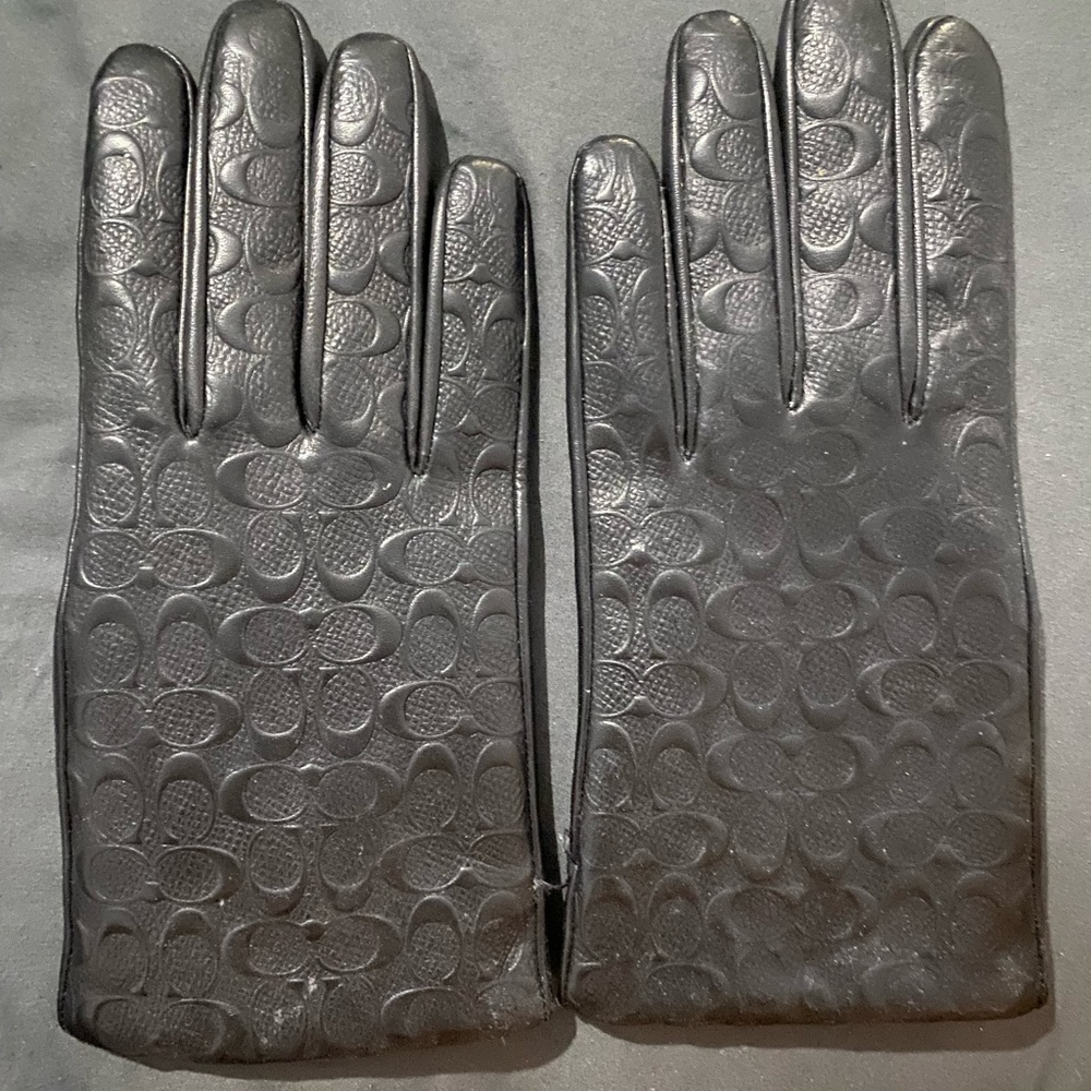 Black leather tech glovess